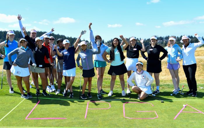 Girls-Golf-Seattle-Group-Photo-at-Outdoor-Activity